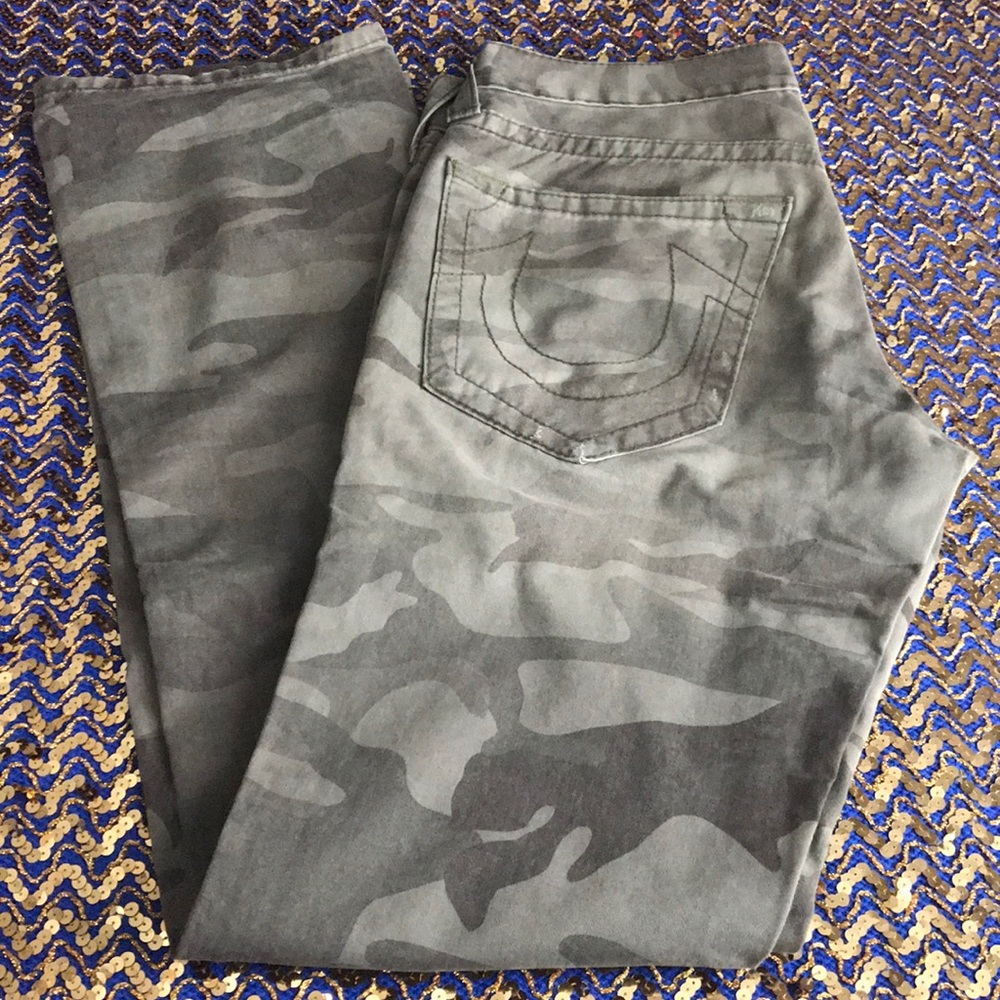 True Religion Men’s gray fatigue pants..